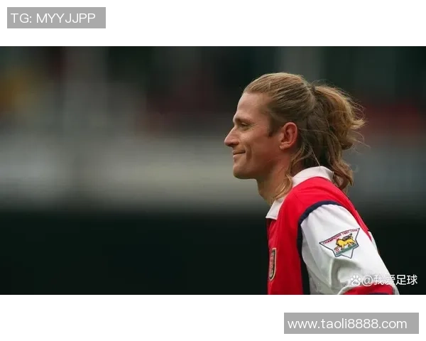 专一坚守足球生涯的传奇球星们与他们的执着爱情故事